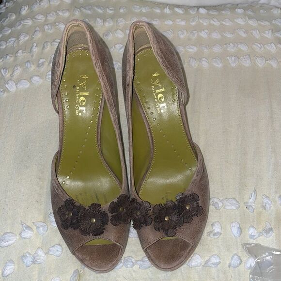 Richard Tyler Red Leather Peep Toe Pumps Sz 7.5 - Picture 1 of 7